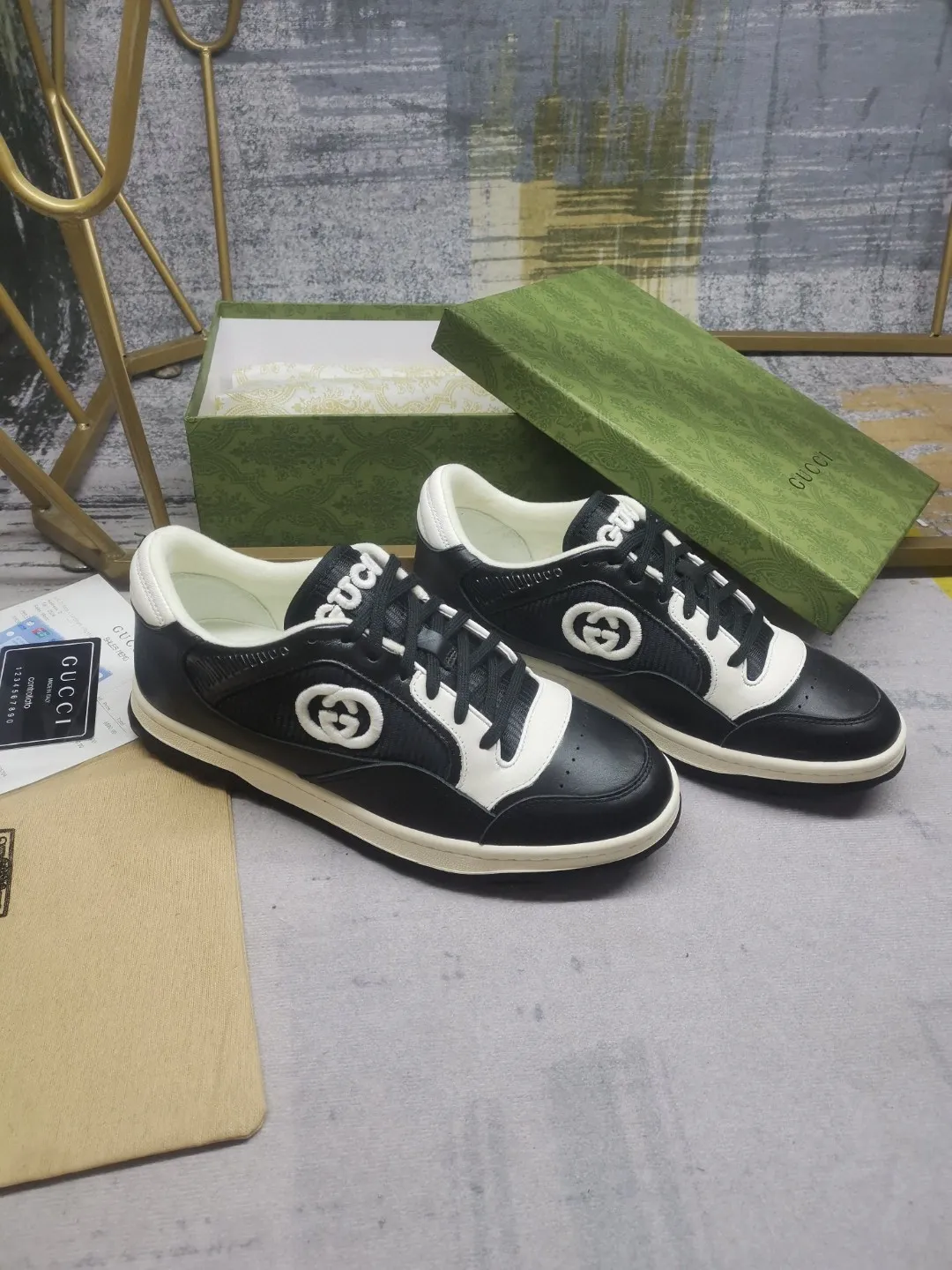👟👟Ex-factory price 520👟👟 Women's Shoes Women's Clothing Gucci2023 Early Spring Gucci G Home The latest popular MAC80 sneakers Couple style white shoes 🌸🌸🌸 Original purchase development and production Gucci MAC80 new popular series The exquisite and compact interlocking double G logo romantically interprets the aesthetic concept of this series. Made of off-white leather, vintage inspiration is cleverly blended into the sneaker design to reinterpret the brand logo. ▪️Fabric: Original customized imported first-layer cowhide ▪️Lining: Original customized imported breathable mesh ▪️Outsole: Original molded two-color T👟👟Factory price U outsole ▪️Sole thickness: 3CM ▪️Size: Women's 35-40 / Men's 39-46